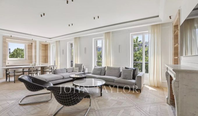 Location Appartement Paris 8ème