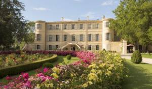 Location saisonnière Château Les Baux-de-Provence