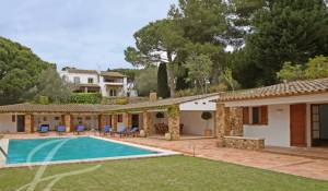 Location saisonnière Villa Girona