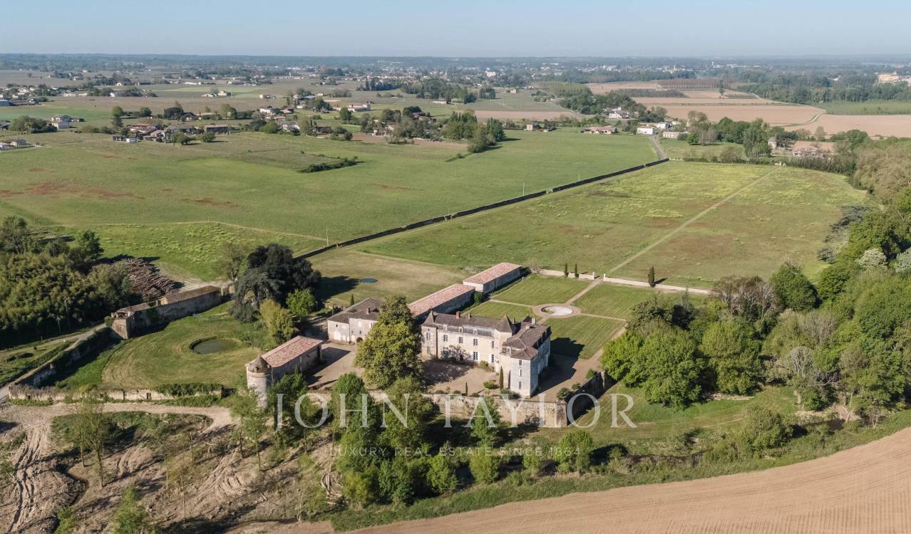 Maison 30 pièces 1500 m² · à Bordeaux · 1 500 m² · 1 150 000 €
