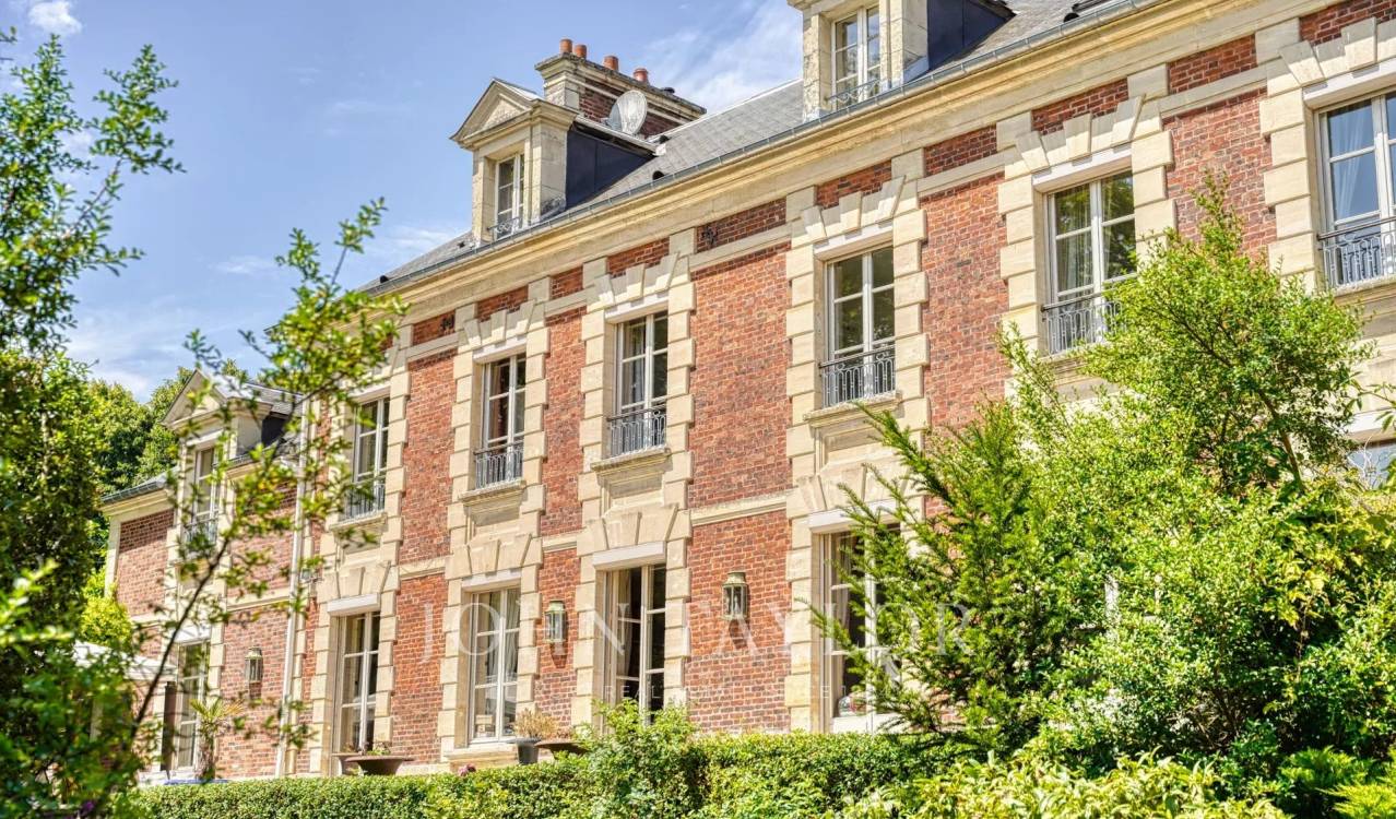 Maison 12 pièces 428 m² · à Chantilly · 428 m² · 5 000 000 €
