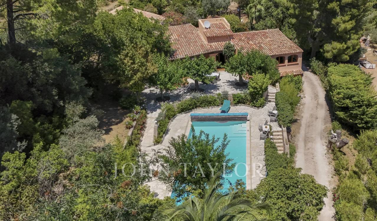 Maison 7 pièces 145 m² · à Bandol · 145 m² · 1 045 000 €