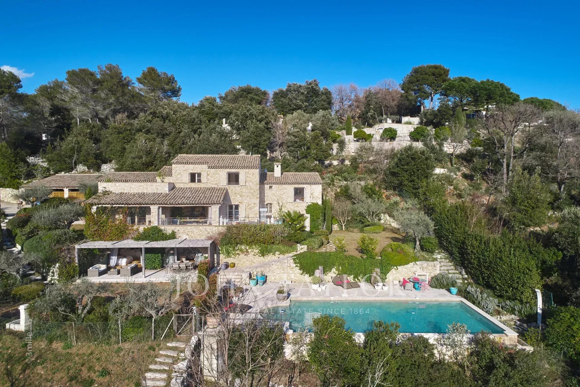 Annonce Vente Maison La CollesurLoup (06480), 8 Pièces refV2600CO