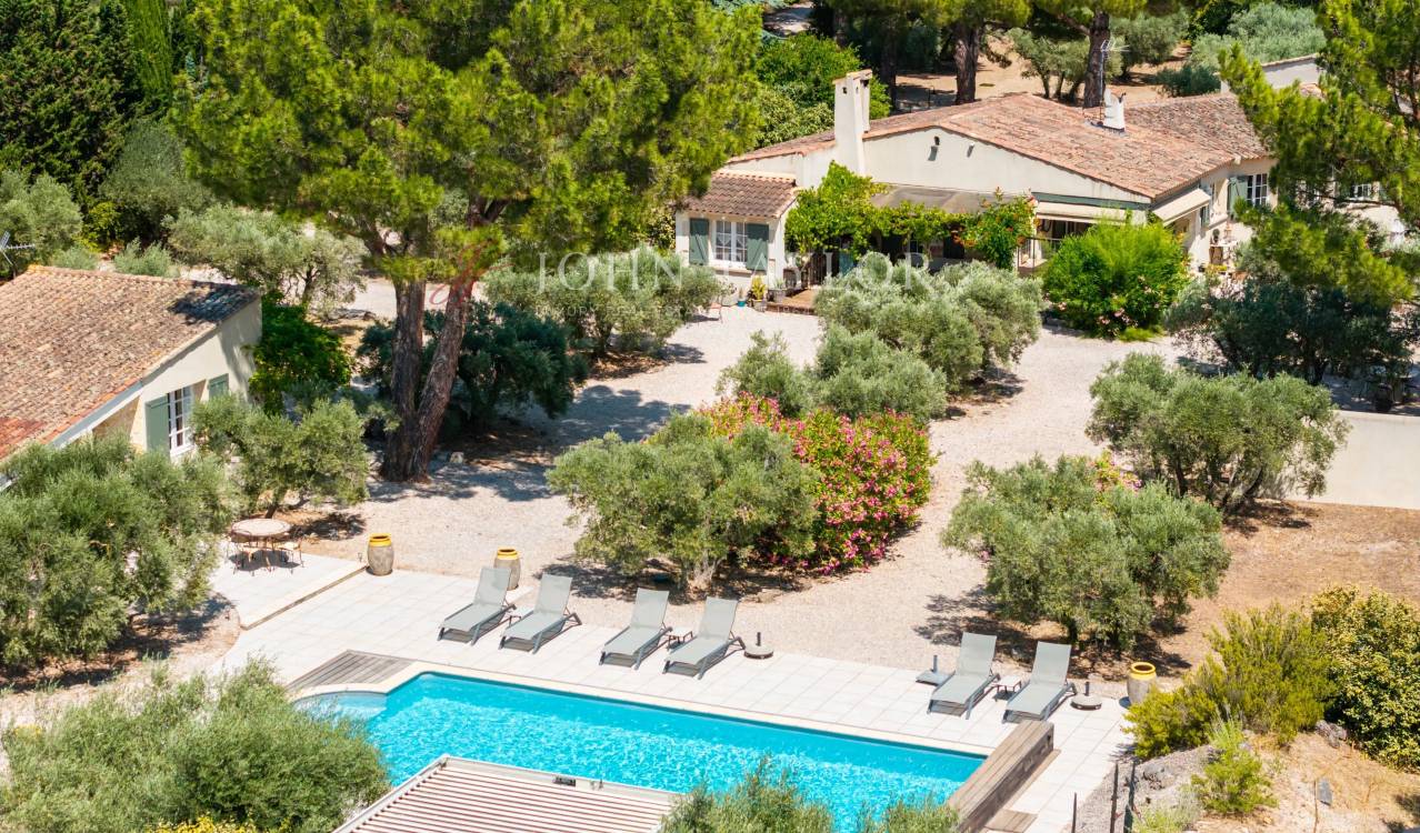 Maison 8 pièces 180 m² · à Mouriès · 180 m² · 1 370 000 €