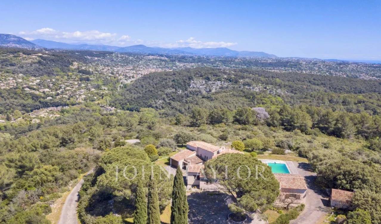 Maison 12 pièces 345 m² · à Roquefort-les-Pins · 345 m² · 2 798 000 €