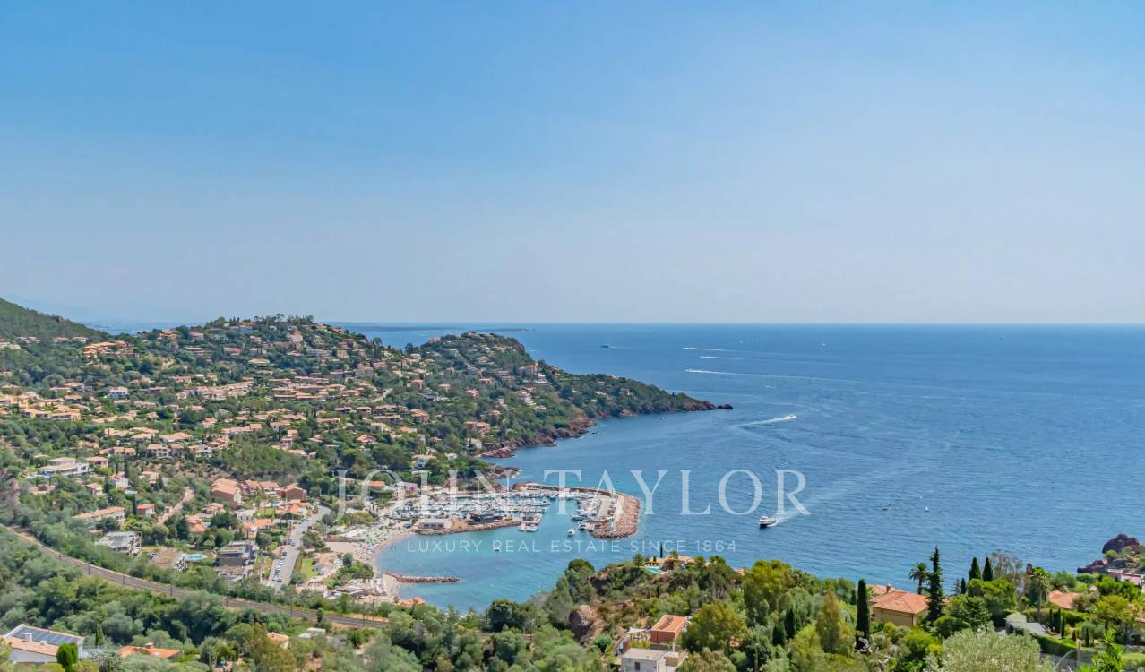 Maison 8 pièces 373 m² · à Théoule-sur-Mer · 373 m² · 2 500 000 €