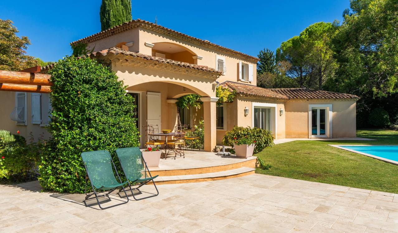 Maison 6 pièces 200 m² · à Ventabren · 200 m² · 1 790 000 €