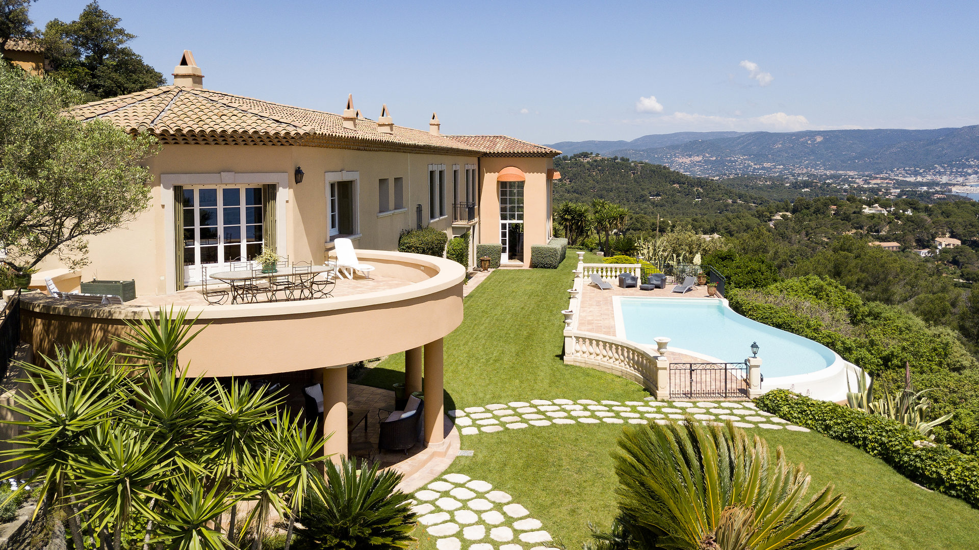 Annonce Vente Propriété BormeslesMimosas (83230), 15 Pièces refV1639ST