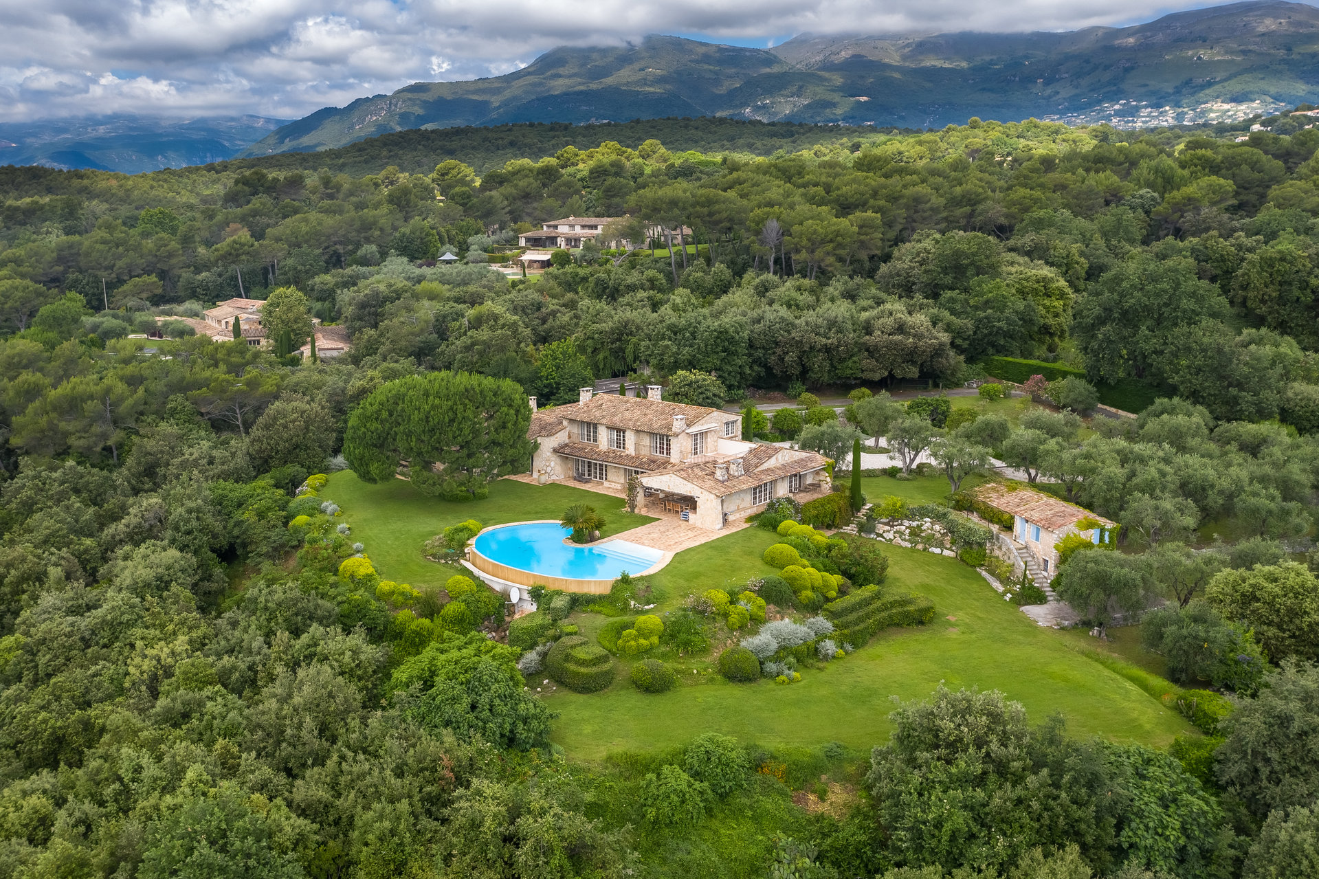 Annonce Vente Propriété La CollesurLoup (06480), 11 Pièces refV2228CO