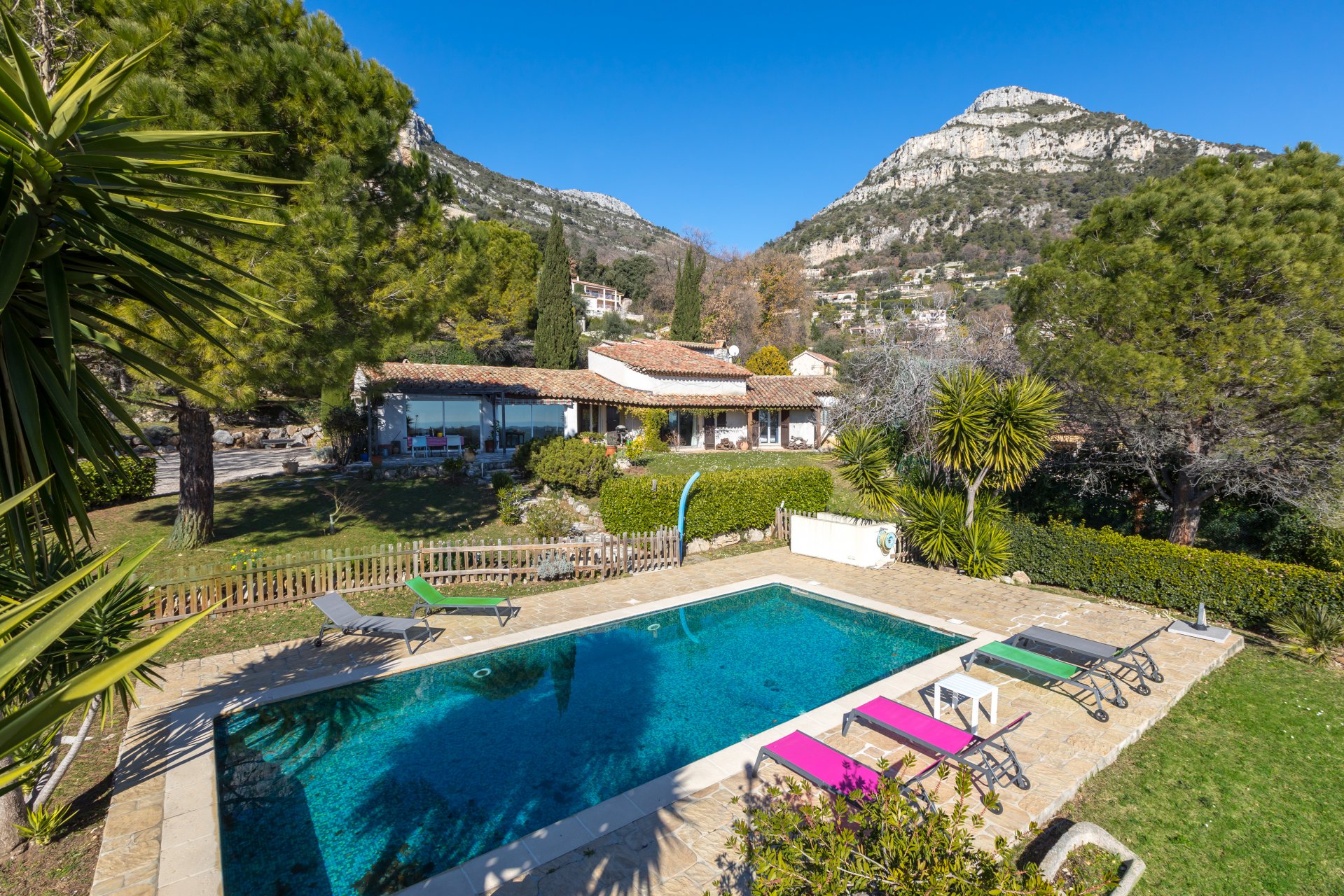 Annonce Vente Propriété (06640), 7 Pièces refV2155CO