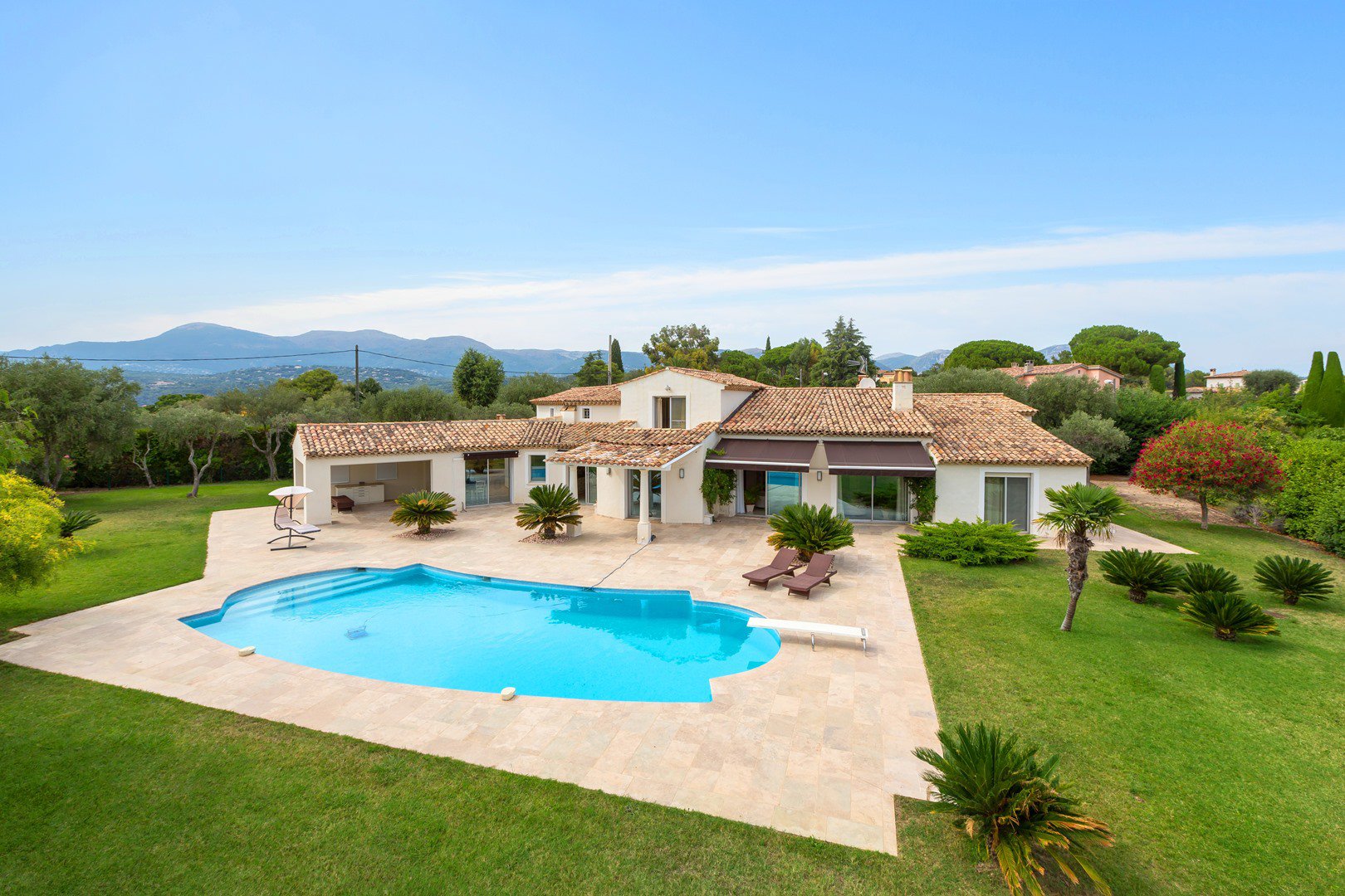 Annonce Vente Propriété SaintPauldeVence (06570), 7 Pièces refV2047CO