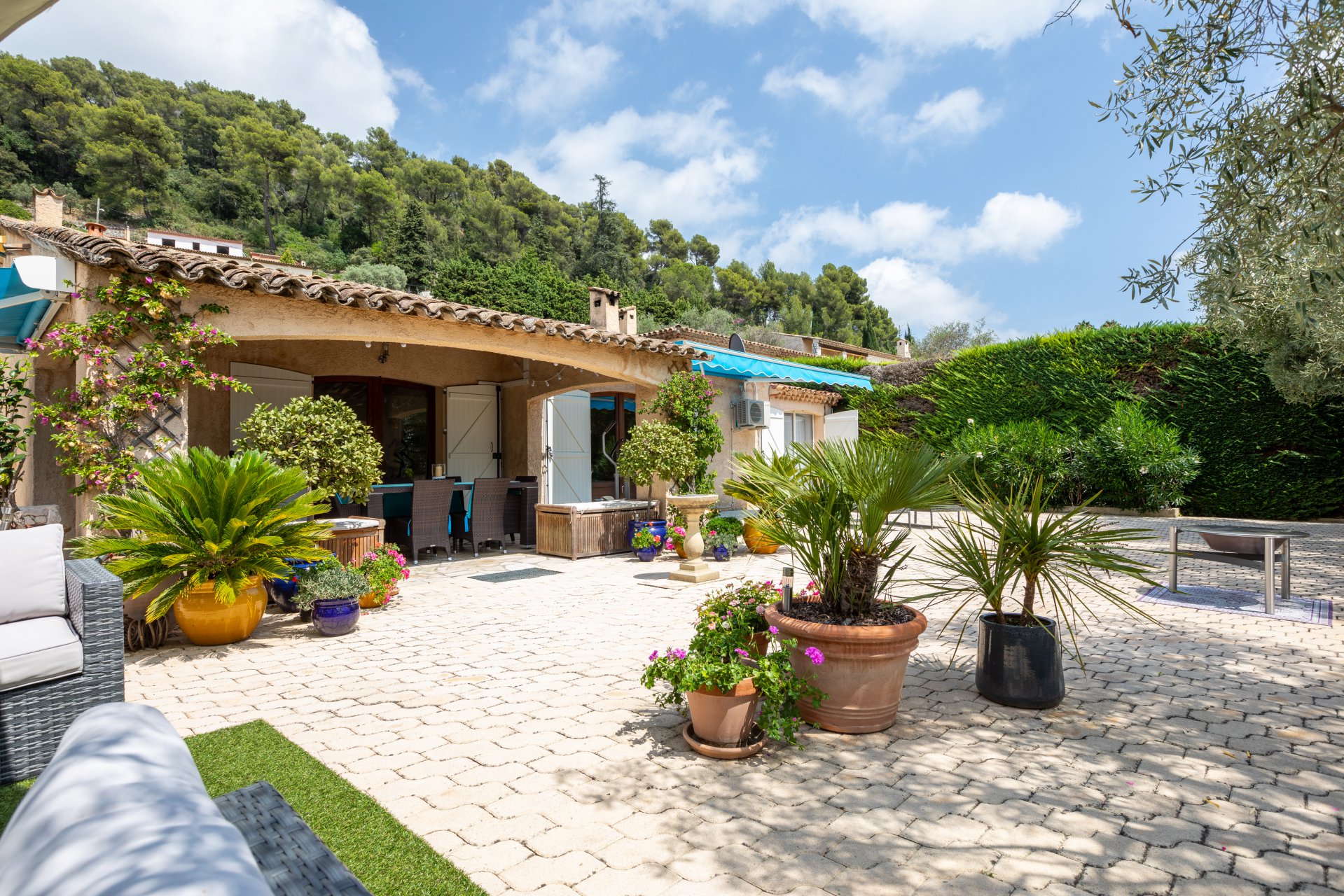 Annonce Vente Propriété SaintPauldeVence (06570), 6 Pièces refV2193CO