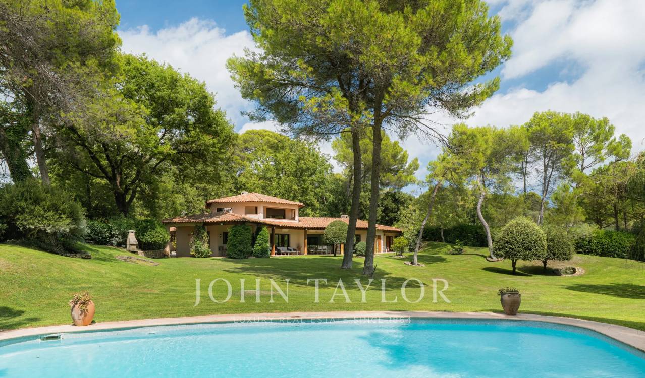 Maison 8 pièces 300 m² · à Mougins · 300 m² · 5 300 000 €